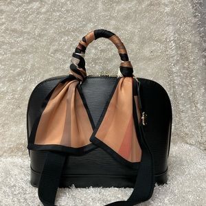 Authentic Louis Vuitton Epi Black Alma 🍁